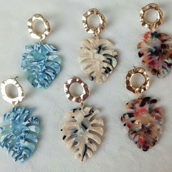 New leaf acrylic dangle gold acrylic earrings - Picture 7 of 7